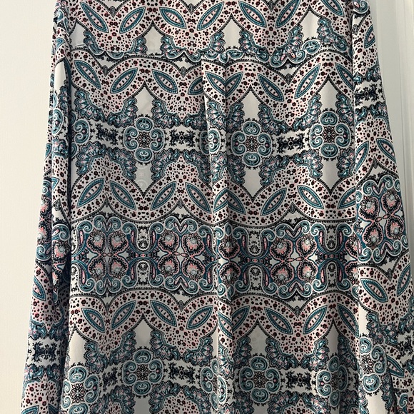 Express Slim-fit Blouse - Picture 2 of 3